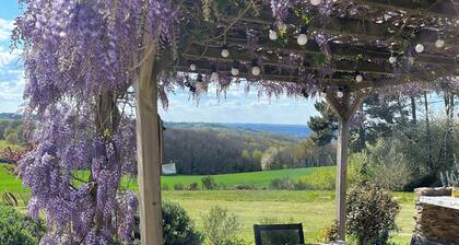 GĂźte familial Nr Sarlat avec de belles vues sur la campagne de la Dordogne