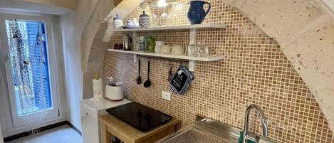 Fridge, stovetop, coffee/tea maker, toaster