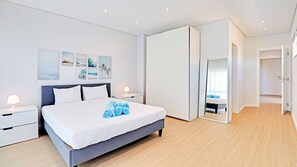 4 bedrooms, iron/ironing board, free WiFi, bed sheets