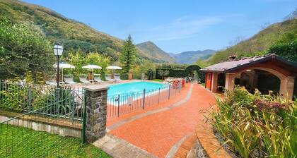 Cottage restauré avec amour avec piscine privée, 2Úme cuisine extérieure, vue.