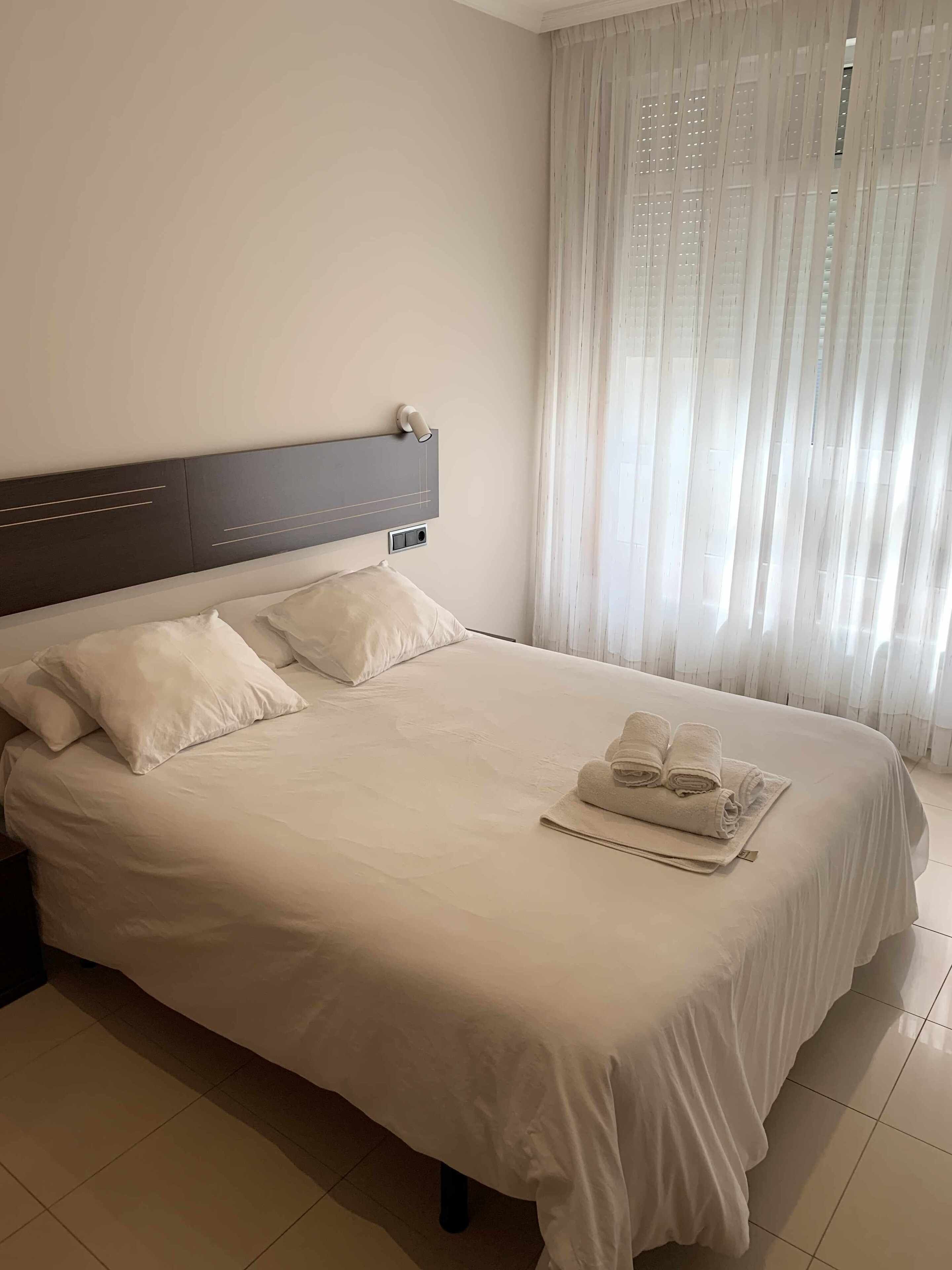 2 slaapkamers, een strijkplank/strijkijzer, gratis wifi, beddengoed