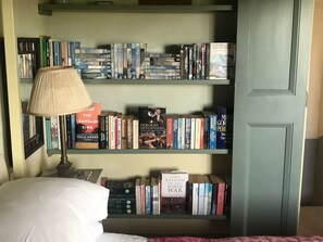 2 habitaciones, escritorio, tabla de planchar con plancha y wifi gratis 