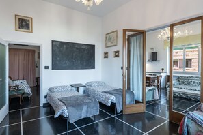 3 Schlafzimmer, Schreibtisch, Bügeleisen/Bügelbrett, WLAN
