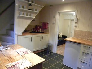 Interior - Cosy cottage with great pubs and brewery within walking distance. Pet friendly (Hook Norton)