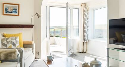 Dolphins Leap - Two Bedroom Apartment, Sleeps 4