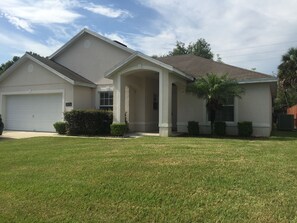 Exterior - Luxury Villa with Private Pool in Paradise Woods (Davenport)