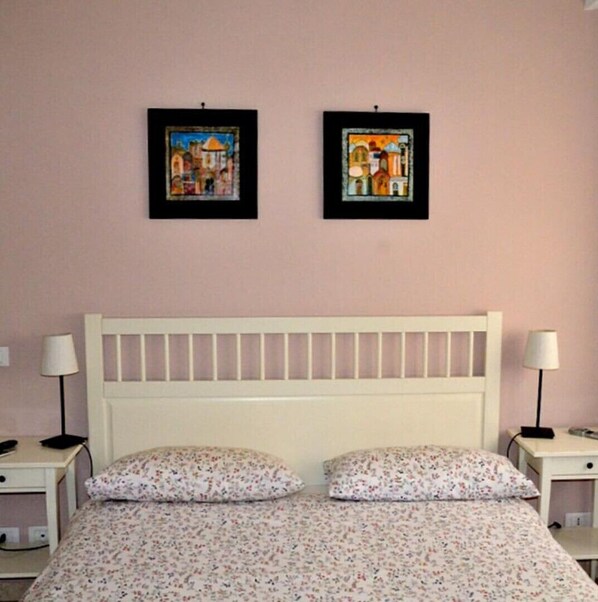 1 chambre, fer et planche à repasser, accès Internet, draps fournis