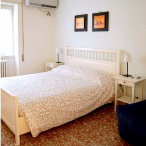 1 chambre, fer et planche à repasser, accès Internet, draps fournis