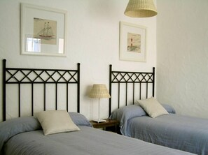 2 bedrooms, iron/ironing board, free WiFi, bed sheets - Luxury Apartment. House with character (Tavira)