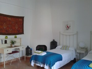 2 dormitorios, tabla de planchar con plancha, wifi gratis y ropa de cama