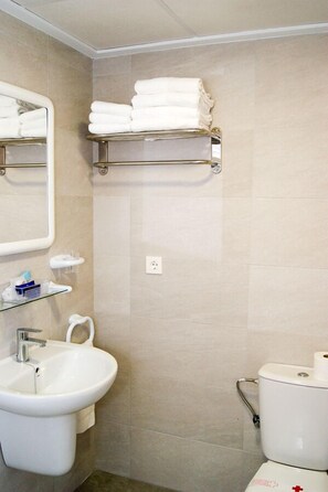 Apartment, 2 Bedrooms, Ocean View | Bathroom - Apartamentos Riviera Beach (Pilar de la Horadada)