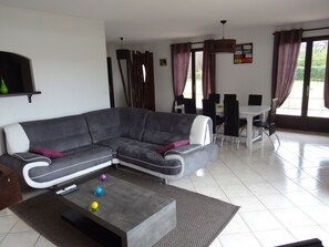 Smart TV y chimenea 