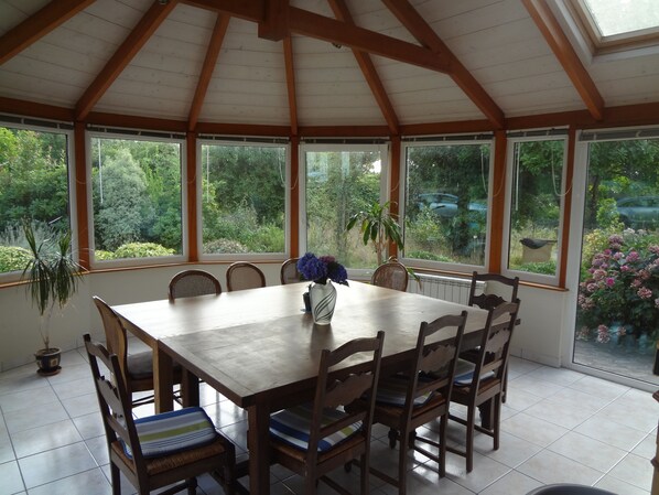 Dining - Room in pretty quiet longère (Les Fougerêts)
