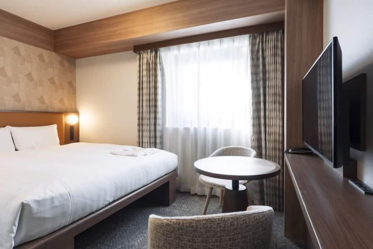 Desk, blackout curtains, free WiFi, bed sheets