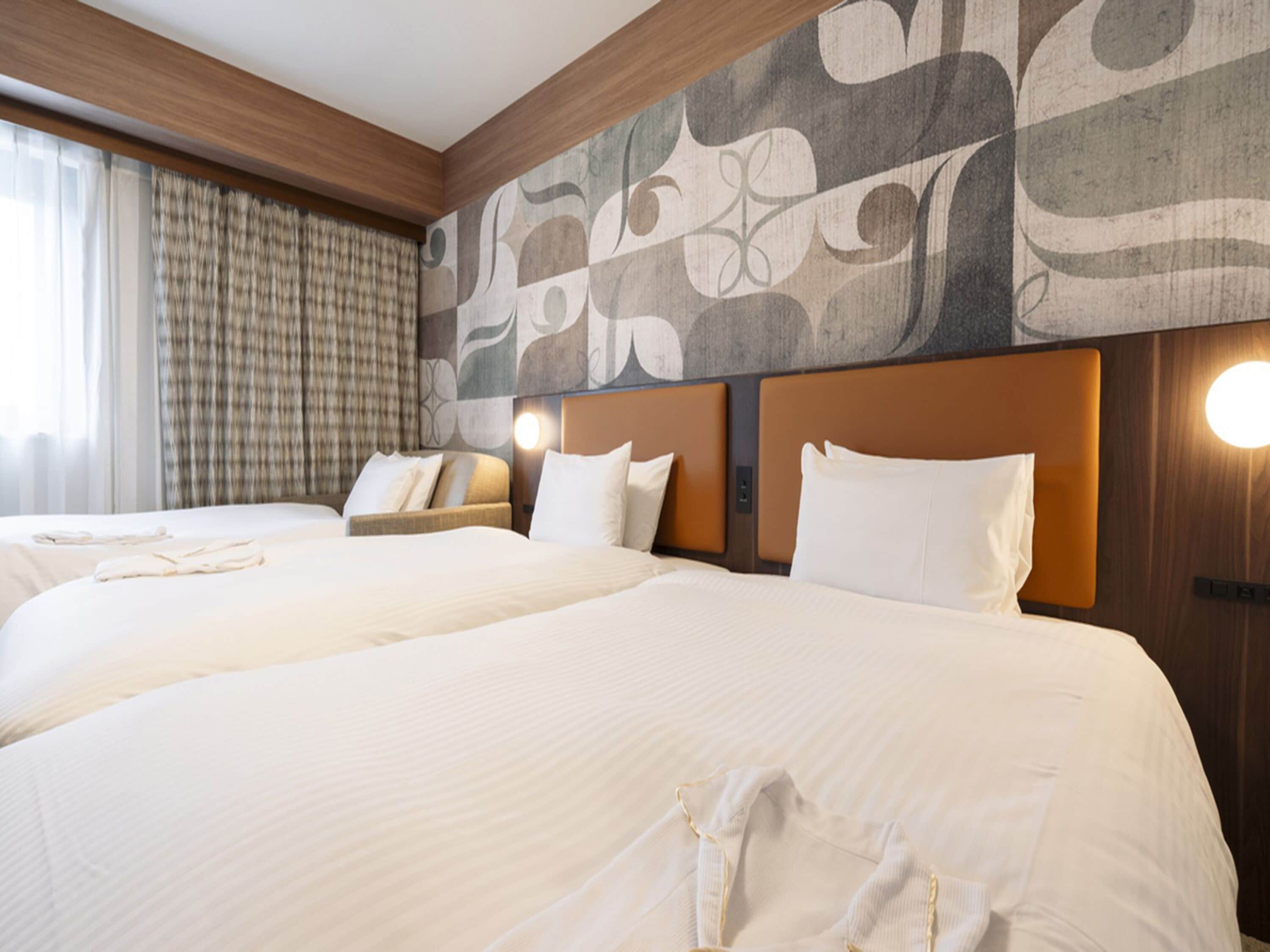 办公桌、遮光窗帘、免费 WiFi、床单