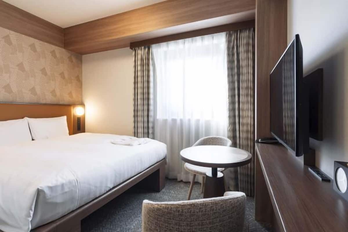 Desk, blackout curtains, free WiFi, bed sheets