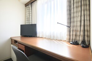 Desk, blackout curtains, free WiFi, bed sheets - Richmond Hotel Sapporo Odori (Sapporo)