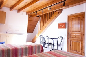 Vierbettzimmer (4 single beds)