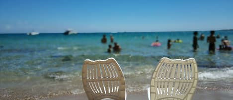 Una spiaggia nelle vicinanze