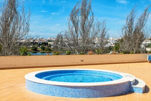 Pool - Meia Praia 1 bed Apt Sleeps 4, 10 Minute walk from Meia Praia Beach & Marina. (Lagos)