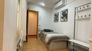 2 chambres, fer et planche à repasser, lit parapluie, Wi-Fi gratuit