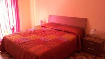 2 bedrooms, iron/ironing board, WiFi