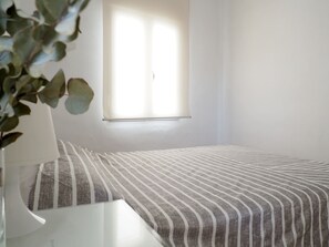 2 slaapkamers, een strijkplank/strijkijzer, gratis wifi, beddengoed