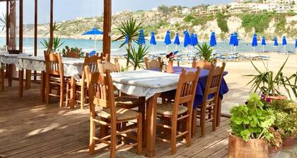 Almyrida Apartments, Large pool, 5 minutes walk from beach