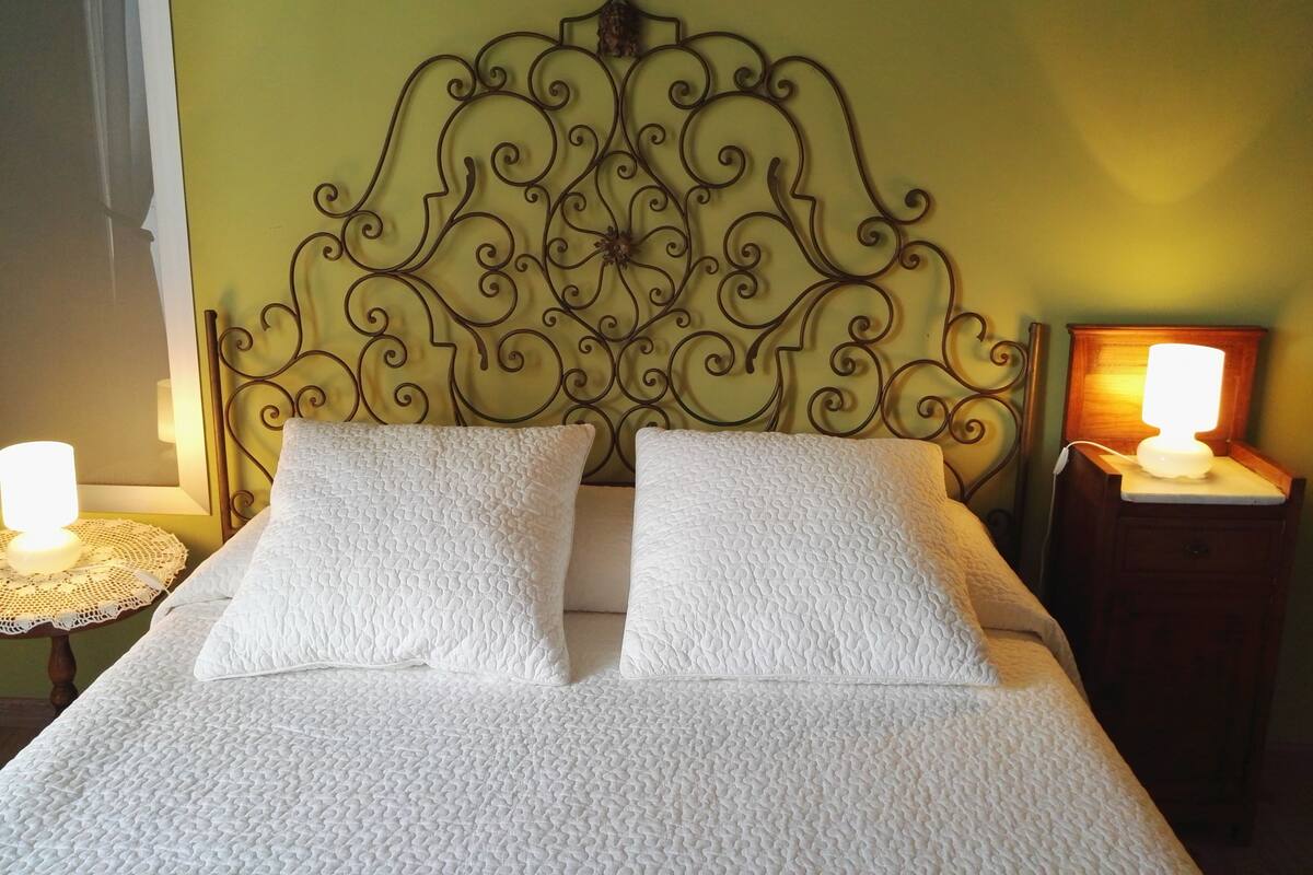 Habitación doble Deluxe, balcón (Oro) | Ropa de cama de alta calidad, edredón y camas con efecto memoria