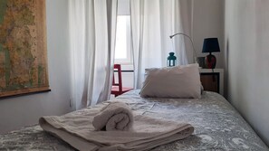 3 chambres, fer et planche à repasser, accès au Wi-Fi (inclus)