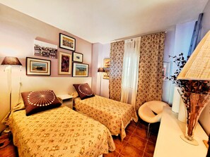 2 chambres, fer et planche Ă repasser, Wi-Fi gratuit, draps fournis