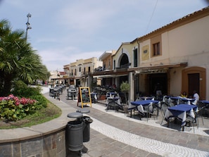 Outdoor dining - 6 beds, 300 meters from the beach, Wifi, BBQ, outdoor shower. (Pula)