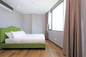 Apartamento, 1 habitación | Caja fuerte, escritorio, cortinas opacas y sistema de insonorización