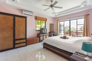 6 bedrooms, in-room safe, desk, iron/ironing board