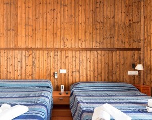 4 bedrooms, in-room safe, iron/ironing board, WiFi