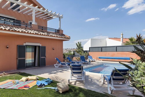 Luxury Villa With Private Swimming Pool, Within Walking Distance from the strip