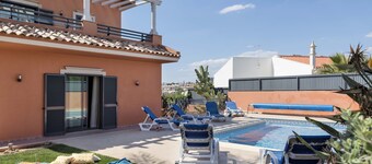 Luxury villa With Private Swimming Pool, Within Walking Distance from the strip