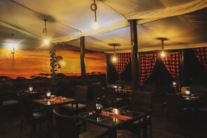 Restaurant - Drunken Elephant Mara (Maasai Mara)