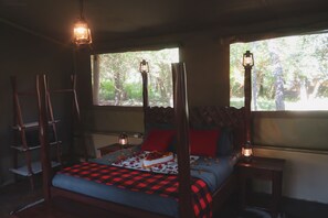 Interior - Drunken Elephant Mara (Maasai Mara)