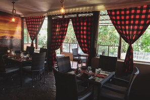 Restaurant - Drunken Elephant Mara (Maasai Mara)