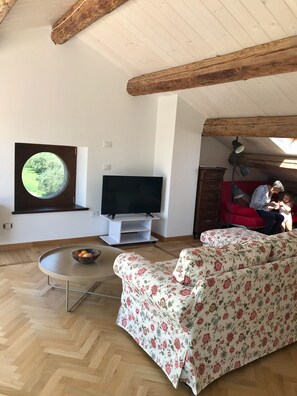 Smart TV, fireplace - Apartment Dora, 300 meters from the sea in a completely renovated farmhouse (Martinsicuro)