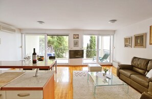 公寓, 海景 | 起居区 | 平板电视