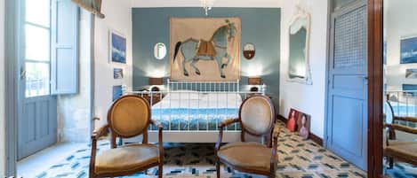 1 bedroom, iron/ironing board, travel cot, Internet