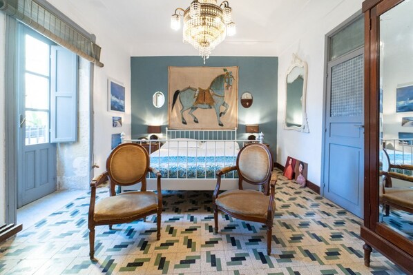 1 makuuhuone, silitysrauta/-lauta, vauvan matkasänky, internet