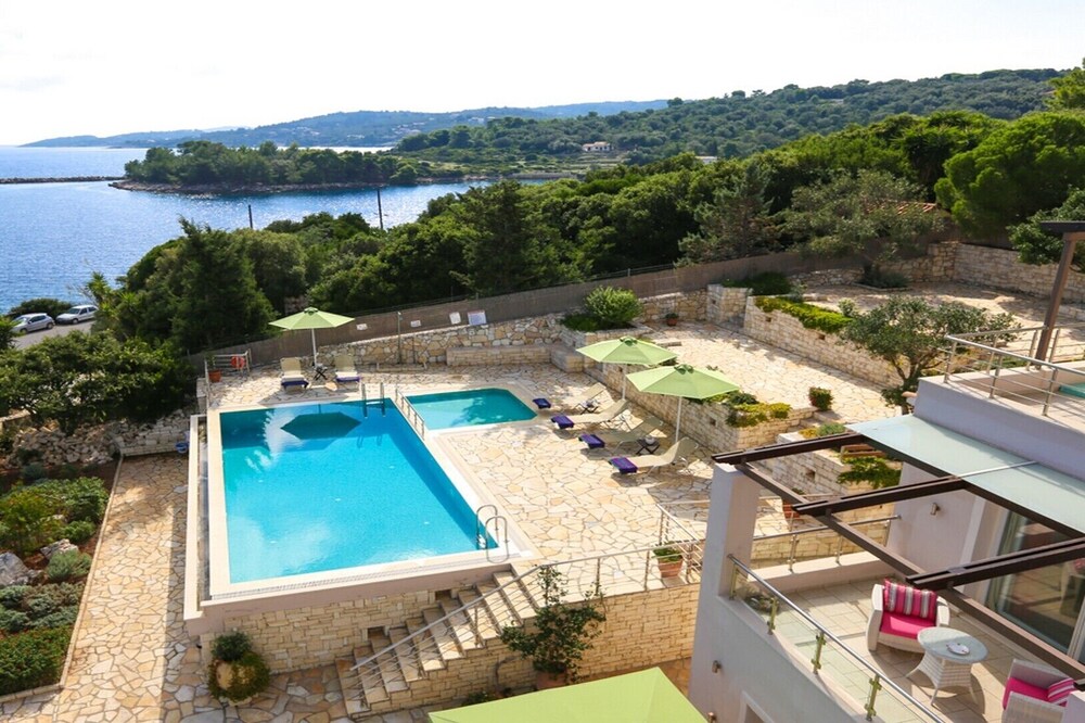 Seafront Villa With Private Pool & Gardens, 10min walking from Gaios
