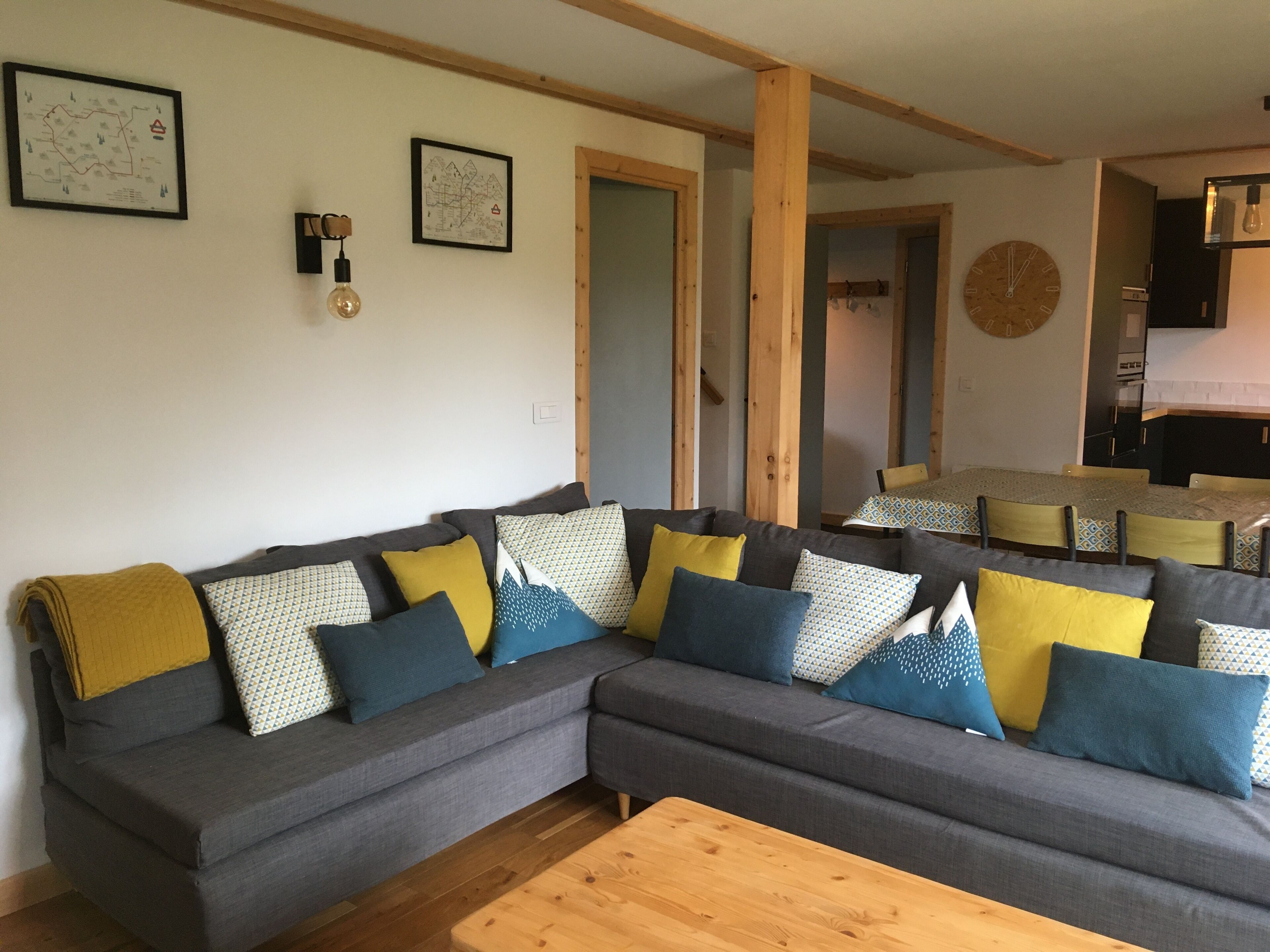 Cosy 5 bedroom chalet In Morzine. Bed and Breakfast or H/B available