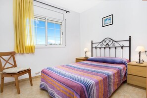 4 bedrooms, iron/ironing board, free WiFi