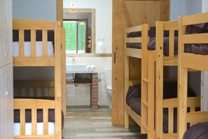 Soundproofing, rollaway beds, free WiFi, bed sheets - Albergue La Cala (Ribamontan al Mar)