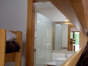 House, 6 Bedrooms | Soundproofing, rollaway beds, free WiFi, bed sheets - Albergue La Cala (Ribamontan al Mar)