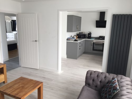 OYSTER BEACH COTTAGE - NEWLY REFURBISHED - 2 Bed Holiday Home